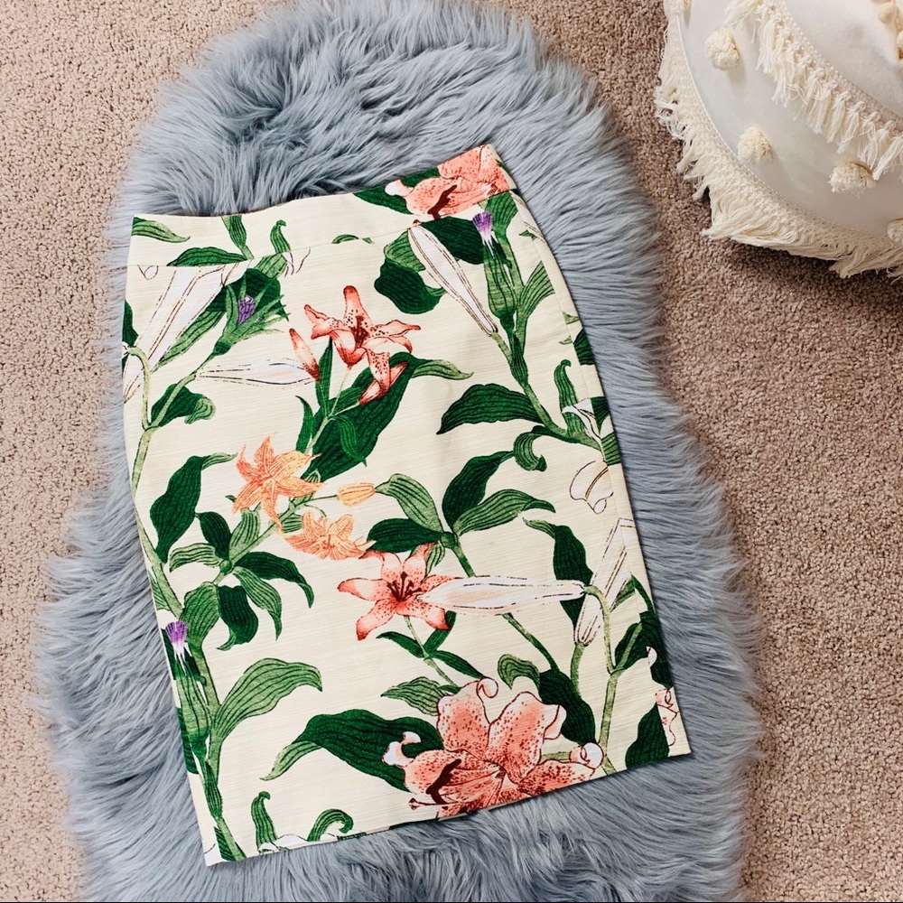 ANN TAYLOR floral pencil  skirt